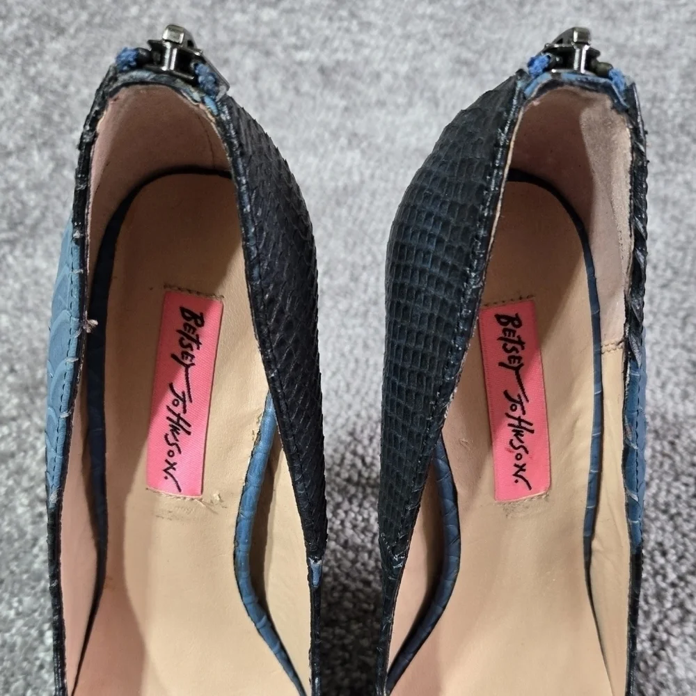 Betsey Johnson Taylr Blue Black Leather Snake Texture Embossed Pumps Party